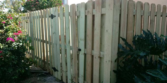 Wood vs Vinyl Fence: Which is Right for Your Home?