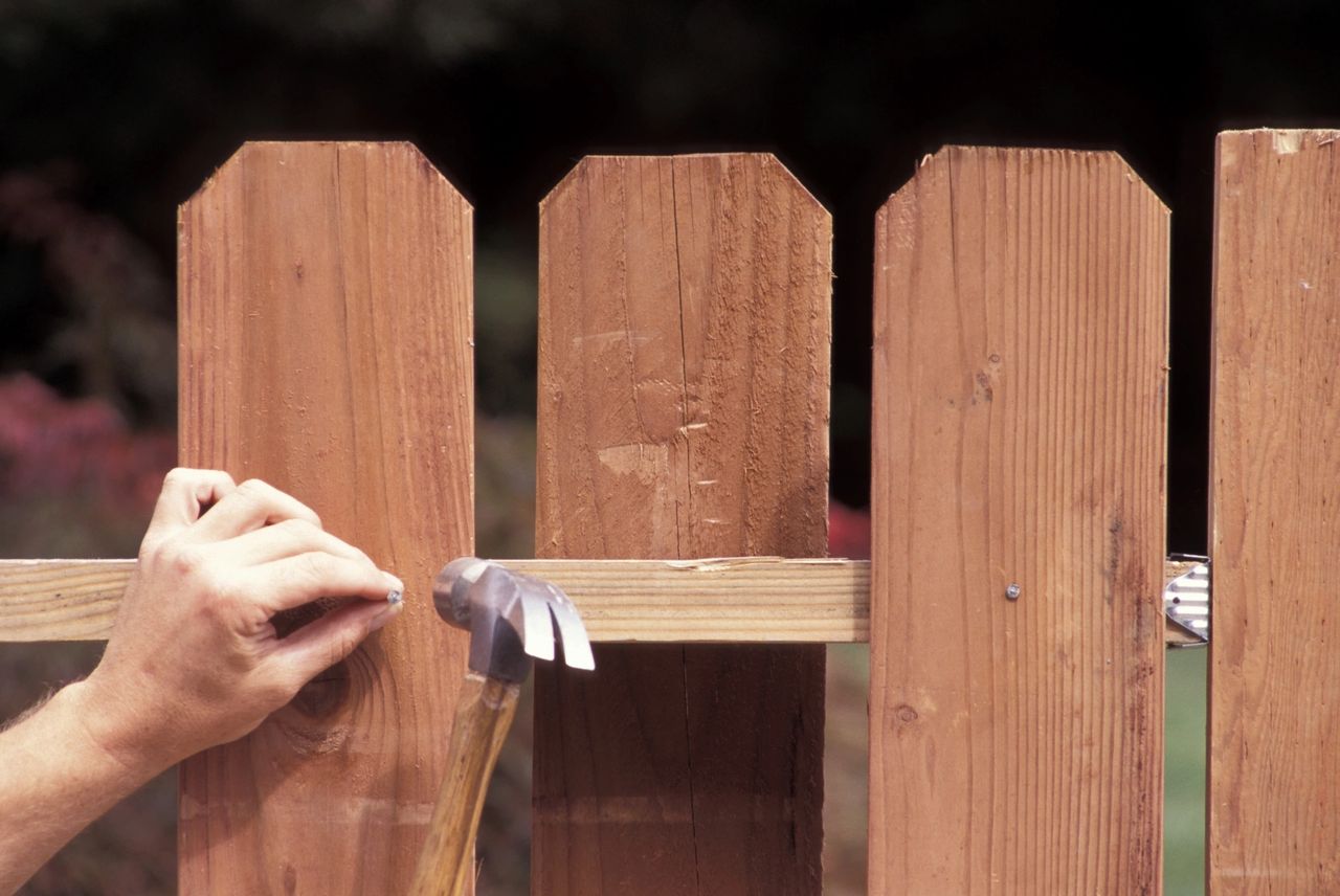 Learn How to Repair a Wooden Fence with these 5 Tips