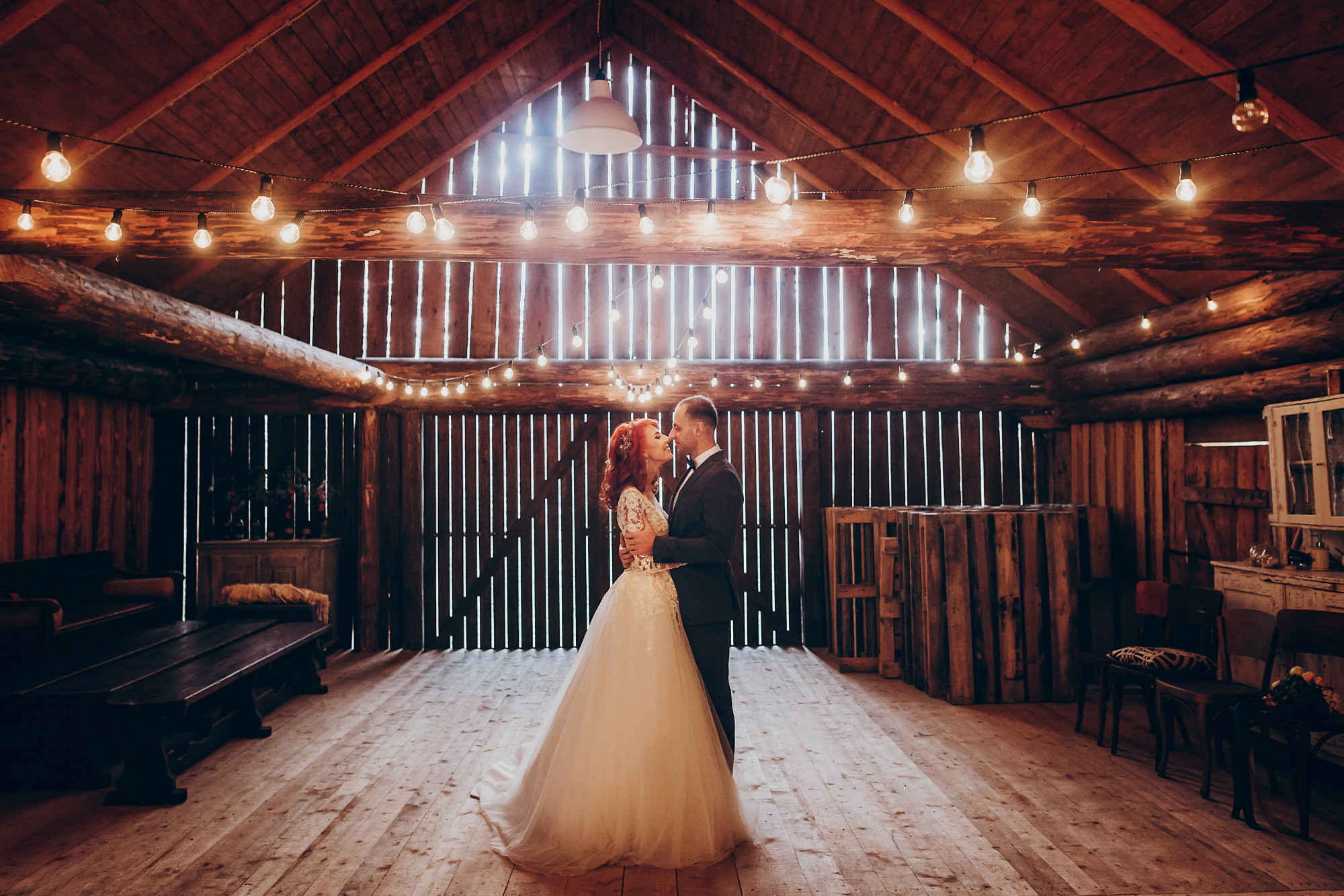 Why a Rustic Barn Setting is the Perfect Wedding Venue in Fort Myers 