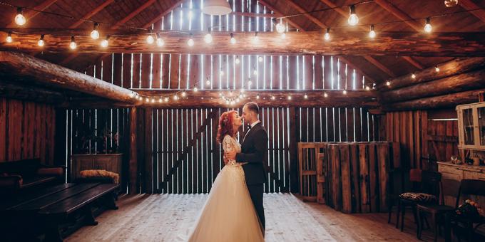 Why a Rustic Barn Setting is the Perfect Wedding Venue in Fort Myers 