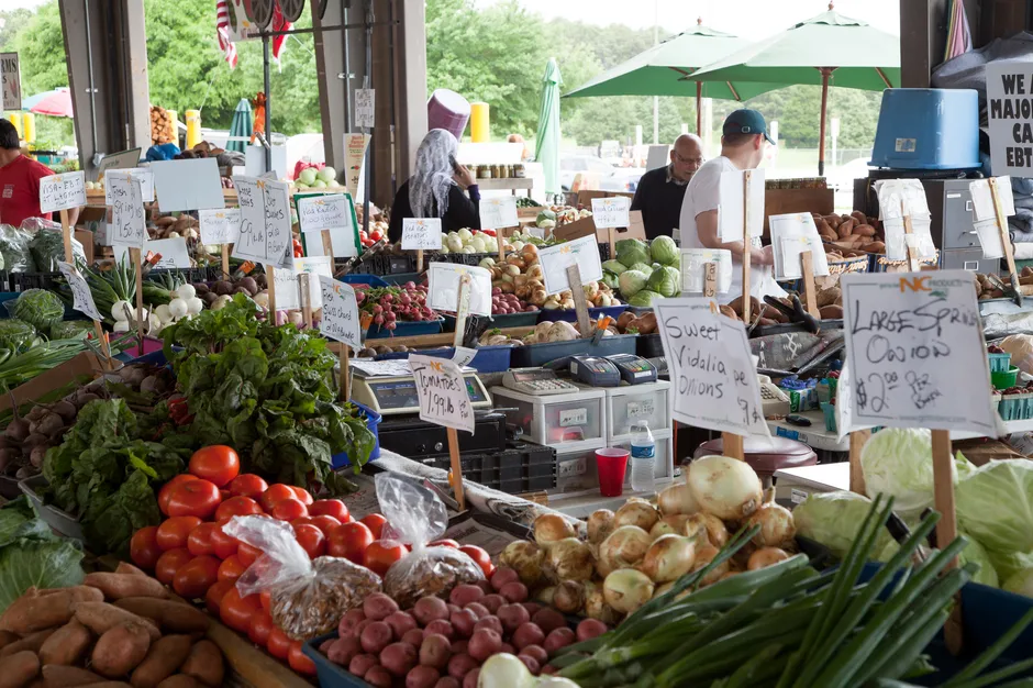 Locally Grown and Cooked Food: An Edible Must-Have Experience 