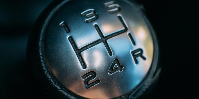 How to Stop a Manual Transmission Car