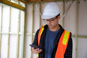 7 Reasons to Use Text Software for Blue-Collar Workers