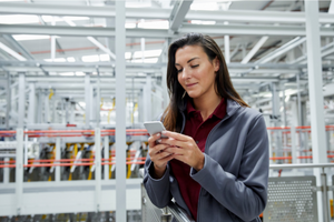 7 Reasons to Use Text Software for Blue-Collar Workers